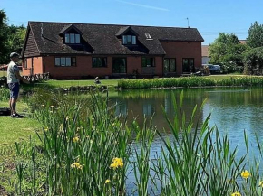 Bransford Farm Fishery & holiday let/B &B